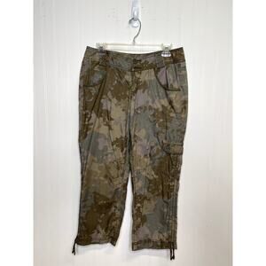 Vintage Y2K/2000s [DKNY Active] Cotton Green Camo Cargo Capri Pants Women's 8